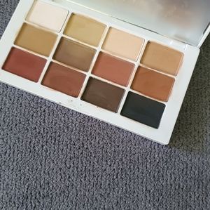 Eye shadow pallette